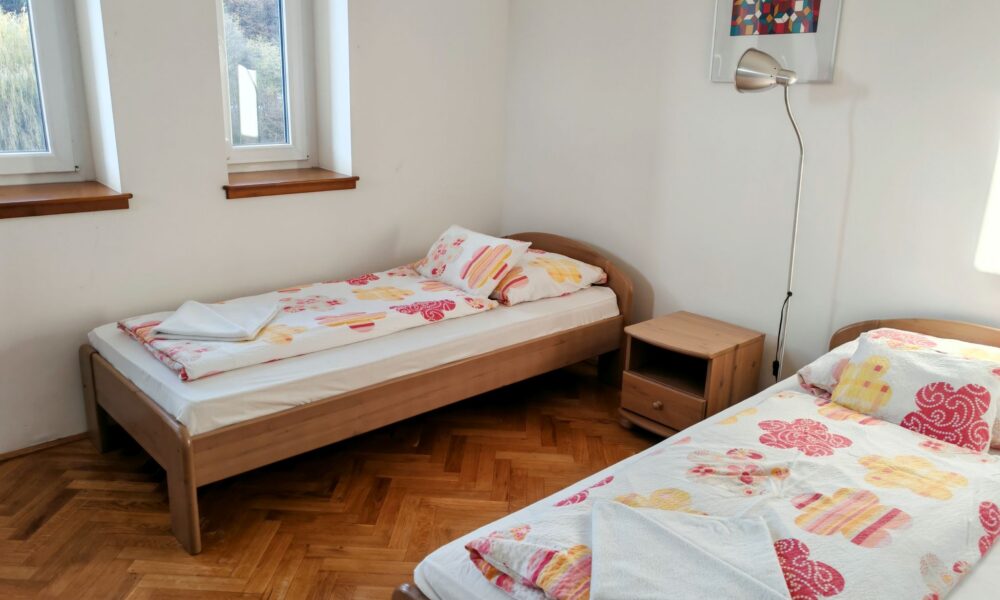 Kétágyas szoba kilátással a tóra