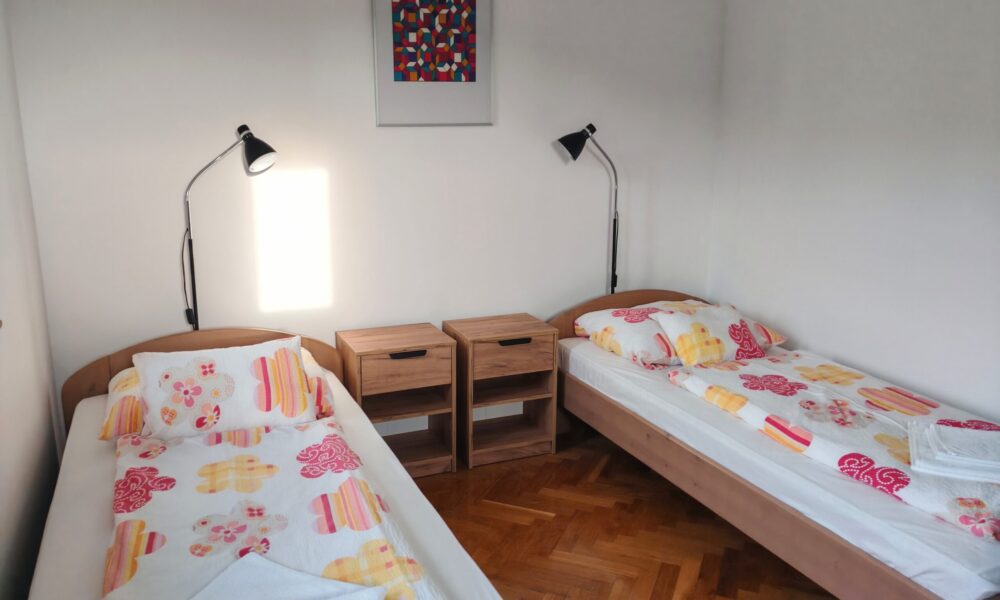 szilvavirag_szoba Szilvavirág szoba két egyszemélyes ággyal