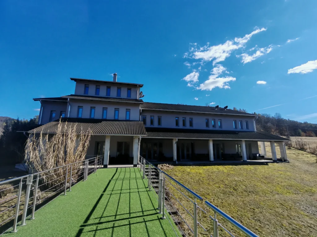 Szilva Ház a kifutóról